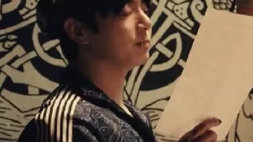 Jung Kook BTS El chándal del regreso llevado por (Jungkook) en BTS: THE RETURN