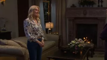 Alice + Olivia Sheila Blouse en Spread Your Wings llevada por Brooke Logan (Katherine Kelly Lang) como se ve en The Bold and the el 10 de marzo de 2026