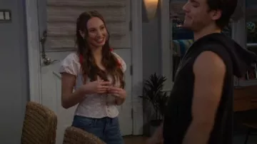 Camisa de verano con estampado floral de Free People en marfil y multi usada por Melissa Dylan (Sydney Bullock) como se ve en The Bold and the Beautiful el 10 de marzo de 2026