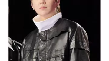 BTS La chaqueta de cuero Suga en directo que regresa