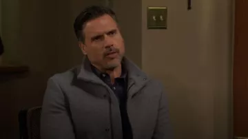 Teoría Abrigo Clarence Wool Melton llevado por Nick Newman (Joshua Morrow) visto en The Young and the Restless el 16 de marzo de 2026