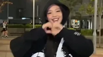 Jennie Kim X Complexcon Hong Kong Sudadera con capucha de Jennie Kim en JENNIE LIVE COMPLEXCON HK 2026 | ACTUACIÓN COMPLETA DEL SET