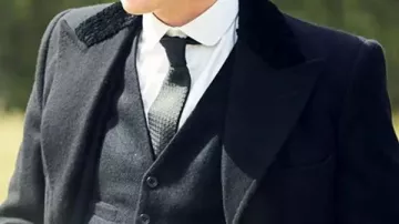 Peaky Blinders L’Homme Immortel Cillian Murphy Manteau noir porté par Thomas 'Tommy' Shelby (Cillian Murphy) dans Peaky Blinders : L’Homme Immortel