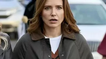 Veste en coton Sophia Bush Broad Trip portée par Alice (Sophia Bush) dans Broad Trip