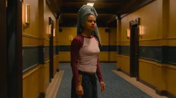 Camiseta roja-blanca de Tiger Face llevada por Asia Reaves (Zazie Beetz) en They Will Kill You