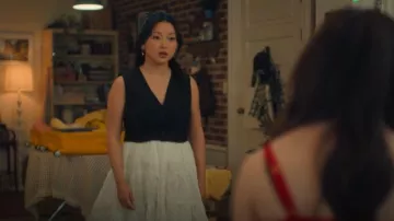 Robe mini bicolore Sandro portée par Dae-heon Kim (Lana Condor) telle que vue dans XO, Kitty (S03E02)