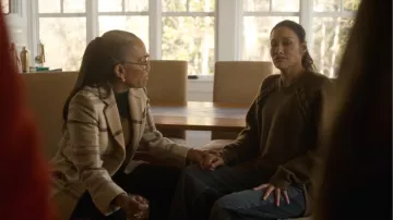 Jersey de lana Merinos con canaladura y trenzas de Isabel Marant Noelia que lleva Casey (Janina Gavankar) como se ve en Will Trent (S04E13)