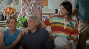 Madre El penalti Suadera de polo de algodón Supima® llevada por Liz (Christa Miller) como se ve en Shrinking (S03E10)