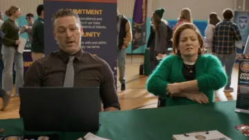 Cardigan Marni Green Mohair porté par Angie Polaski (Erika Christensen) tel que vu dans Will Trent (S04E13)