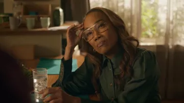 Camisa de seda de satén ilustrada de Zimmermann llevada por Amanda Wagner (Sonja Sohn) vista en Will Trent (S04E13)