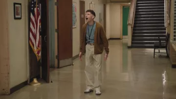 Jeans Uniqlo U Wide Fit Colour portés par Jacob Hill (Chris Perfetti) tels que vus dans Abbott Elementary (S05E18)
