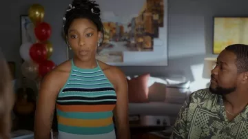 Boucles d’oreilles Clare V. Heart Drop portées par Gaby (Jessica Williams) telles que vues dans Shrinking (S03E10)