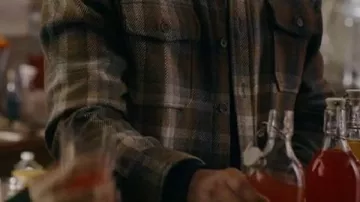 Veste à carreaux portée par (Carlo Marks) dans Seasons of Blossom