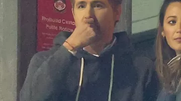 Sudadera de Ryan Reynolds Emirates FA Cup en RESÚMENES | Wrexham AFC vs Chelsea FC