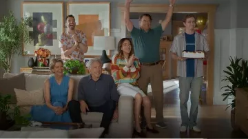Mocassins A. Testoni portés par Liz (Christa Miller) tels que vus dans Shrinking (S03E10)