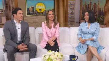 Alice + Olivia Breann Blazer de imitación de cuero llevado por Rhiannon Ally visto en Good Morning America el 2 de abril de 2026