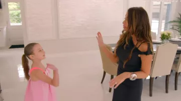 Robe midi cocktail à une épaule de Wayf Tara portée par Alicia Carmody telle que vue dans The Real Housewives of Rhode Island (S01E01)