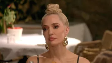 D Bling Shop Namaari Anneaux d’oreilles portées par Erika Jayne telles que vues dans Les vraies femmes au foyer de Beverly Hills (S15E16)