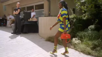 Sac Khoi Rezi porté par Bozoma Saint John tel qu’on le voit dans Les vraies femmes au foyer de Beverly Hills (S15E16)