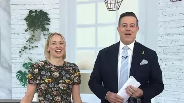 Vestido Midi con estampado floral Rhode Lulani usado por Erin French, visto en Today the 2 April 2026