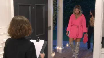 Bata de lentejuelas retrofete Gabrielle llevada por Amanda Frances como se ve en Las verdaderas amas de casa de Beverly Hills (S15E16)