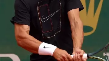 Camiseta que llevó Carlos Alcaraz en Alcaraz & Sinner Start Clay Seasons; Bublik Faces Monfils | Lo más destacado del Día 3 de Montecarlo 2026