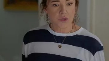 T-shirt à manches longues à rayures rétrécies porté par Liz (Christa Miller) tel que vu dans Rétrécissement (S03)