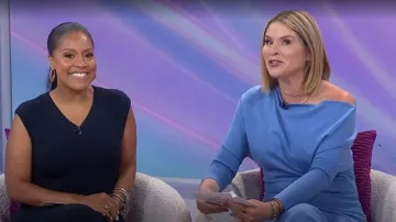 Vestido de canalé Boss Forsizia llevado por Sheinelle Jones, visto en Today with Jenna & Sheinelle el 7 de abril de 2026