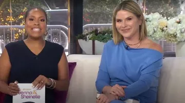 Vestido Midi de punto Simkhai Horizon llevado por Jenna Bush Hager visto en Today with Jenna & Sheinelle el 7 de abril de 2026