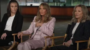 Tom Ford Blazer de satén de algodón y seda usado por Jaclyn Smith visto en Today el 7 de abril de 2026