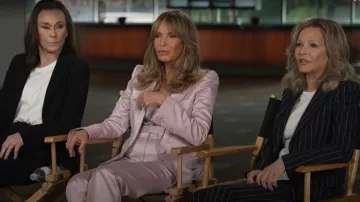Pantalones de satén de satén Tom Ford Tom Ford usados por Jaclyn Smith como se ve en Today, 7 de abril de 2026