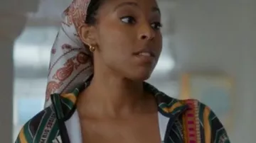 Shrinking S03 Jessica Williams Survêtement imprimé porté par Gaby (Jessica Williams) tel que vu dans Shrinking