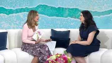 Falda Midi con tapeta frontal de L'Agence Seina llevada por Savannah Guthrie, vista en Today el 7 de abril de 2026