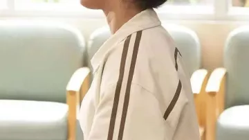 La veste en coton Lisseth Chavez de la saison débutante S08 portée par Celina Juarez (Lisseth Chavez) dans The Rookie (S08)