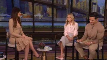 Robe Gucci GG Flower Stretch Lace portée par Camila Morrone vue en DIRECT avec Kelly et Mark le 6 avril 2026