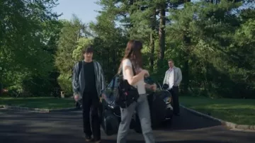 Cartdigan Dickies Glade Spring de Urban Outfitters llevado por Hunter Cooper (Donovan Colan) como se ve en Your Friends & Neighbors (S02E01)