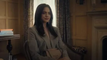 Prada Prada Beige Saffiano Cuir Leather Monochrome Envelope Flap Shoulder Bag worn by Tori Cooper (Isabel Gravitt) as seen in Your Friends & Neighbors (S02E01)