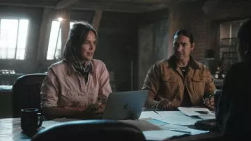Wrangler Women's All Occasion Blush Pink Snap Shirt worn by Belle Skinner (Arielle Kebbel) as seen in Marshals (S01E04)