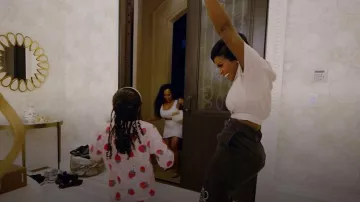 Loewe Anagram Jean ample porté par Phaedra Parks, tel que vu dans The Real Housewives of Atlanta (S17E01)