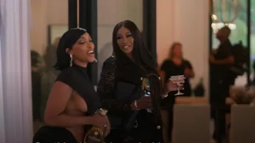 L'Agence Amata Lace Trench llevada por Cynthia Bailey como se ve en The Real Housewives of Atlanta (S17E01)