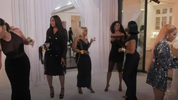 Bolsa de cuero Schiaparelli para anatomía que llevan Phaedra Parks, tal como se ve en The Real Housewives of Atlanta (S17E01)