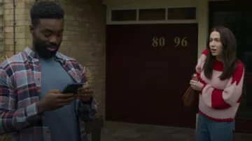 Punkte de Takko Friends que lleva Lisa (Siobhán Cullen) como se ve en Babies (S01E01)