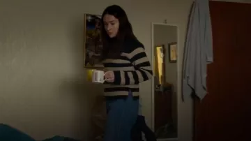Nuevo Look Jersey de media cremallera con rayas negras usado por Lisa (Siobhán Cullen) visto en Babies (S01E04)