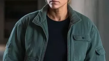Veste Sonya Blade de Mortal Kombat II portée par Sonya Blade (Jessica McNamee) dans Mortal Kombat II