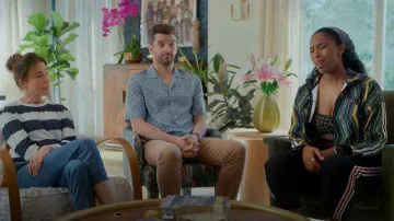 Camisa de manga corta azul 'Screen Dance' con estampado Paul Smith que lleva Brian (Michael Urie) como se ve en Shrinking (S03E11)