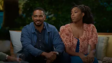 Lisa Says Gah Roz Bluse porté par Gaby (Jessica Williams) comme vu dans Shrinking (S03E11)