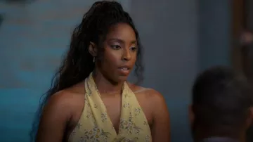 Boucles d’oreilles en crochet en diamant baguette en diamant Polly Wales portées par Gaby (Jessica Williams) telles que vues dans Shrinking (S03E11)
