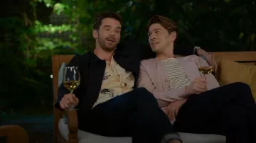 Chemise des Bode Games portée par Brian (Michael Urie) telle que vue dans Shrinking (S03E11)