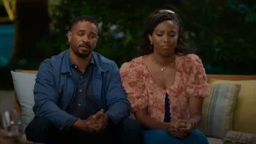 Chunks Horse Girl Oval Barrette portée par Gaby (Jessica Williams) telle que vue dans Shrinking (S03E11)