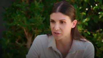 Buenos monos americanos de pierna ancha Fit For Success que lleva Janet Caperna como se ve en The Valley (S03E02)